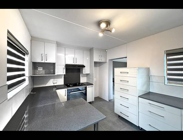 3 BEDROOM DUPLEX FOR SALE IN KYALAMI HILLS